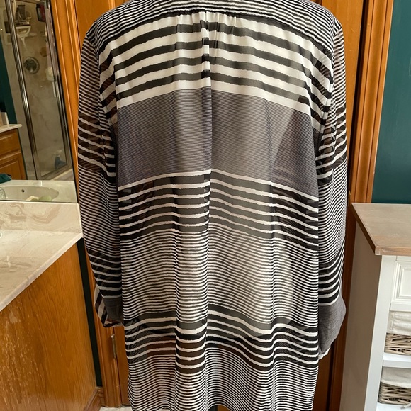 Chico’s pullover resort wear sheer blouse - Picture 4 of 8